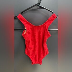 ❤️ Old Navy Baby Girls’ Red Star Textured Swimsuit
Size: 6–12 Months
